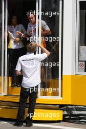 07.06.2009 Istanbul, Turkey, A big meeting of all Team Principles and all F1 drivers is held in the Toyota motorhome / Fernando Alonso (ESP), Renault F1 Team and Nick Heidfeld (GER), BMW Sauber F1 Team - Formula 1 World Championship, Rd 7, Turkish Grand Prix, Sunday