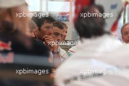 07.06.2009 Istanbul, Turkey,  A meeting of Team Principles and drivers is held in the Toyota motorhome, Mark Webber (AUS), Red Bull Racing, Fernando Alonso (ESP), Renault F1 Team - Formula 1 World Championship, Rd 7, Turkish Grand Prix, Sunday