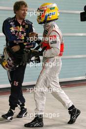 31.10.2009 Abu Dhabi, United Arab Emirates,  Sebastian Vettel (GER), Red Bull Racing and Lewis Hamilton (GBR), McLaren Mercedes  - Formula 1 World Championship, Rd 17, Abu Dhabi Grand Prix, Saturday Qualifying