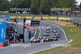 05.09.2009 Fawkham, England,  Race start, Mika Mäki (FIN), Signature, Dallara F308 Volkswagen, Valtteri Bottas (FIN), ART Grand Prix, Dallara F308 Mercedes - F3 Euro Series 2009 at Brands Hatch, England