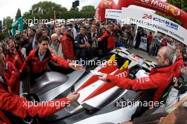 08.06.2009 Le Mans, France, #1 Audi Sport Team Joest Audi R15 TDI enters the scrutineering area - 24 Hours of Le Mans 2009, Monday