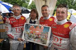 08.06.2009 Le Mans, France, Rinaldo Capello, Tom Kristensen and Allan McNish pose with their cartoon from last year's victory - 24 Hours of Le Mans 2009, Monday
