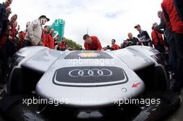 08.06.2009 Le Mans, France, #3 Audi Sport North America Audi R15 TDI arrives at scrutineering - 24 Hours of Le Mans 2009, Monday