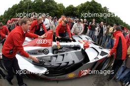08.06.2009 Le Mans, France, #2 Audi Sport Team Joest Audi R15 TDI arrives at scrutineering - 24 Hours of Le Mans 2009, Monday