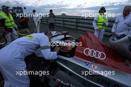 13.06.2009 Le Mans, France, Lucas Luhr tries to restart the engine after his crash at Porsche Curve - 24 Hour of Le Mans 2009, Saturday Race