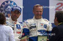 14.06.2009 Le Mans, France, LMP1 podium: David Brabham with Team Peugeot Total boss Olivier Quesnel - 24 Hour of Le Mans 2009, Podium