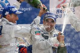 14.06.2009 Le Mans, France, LMP1 podium: Stephane Sarrazin and Marc Gene celebrate with champagne - 24 Hour of Le Mans 2009, Podium