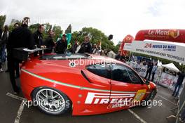 09.06.2009 Le Mans, France, #97 BMS Scuderia Italia Ferrari F430 GT enters scrutineering  - 24 Hour of Le Mans 2009, Tuesday
