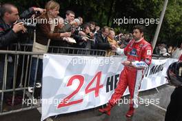09.06.2009 Le Mans, France, Patrick Dempsey signs autographs  - 24 Hour of Le Mans 2009, Tuesday