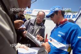 09.06.2009 Le Mans, France, Bruno Senna signs autographs  - 24 Hour of Le Mans 2009, Tuesday