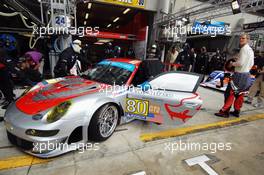 10.06.2009 Le Mans, France, #80 Flying Lizard Motorsports Porsche 911 GT3 RSR: Jorg Bergmeister, Darren Law, Seith Neiman  - 24 Hour of Le Mans 2009, Free Practice