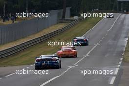 10.06.2009 Le Mans, France, #99 JMB Racing Ferrari F430 GT: Christophe Bouchut, Manuel Rodrigues, Yvan Lebon follows a group of cars - 24 Hour of Le Mans 2009, Free Practice