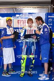 04.07.2009 Laguna Seca, USA, Valentino Rossi (ITA), Fiat Yamaha Team in his garage - MotoGP World Championship, Rd. 8, Red Bull U.S. Grand Prix, Mazda Raceway Laguna Seca