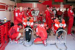 04.07.2009 Laguna Seca, USA, Nicky Hayden (USA), Ducati Team / garage preparations - MotoGP World Championship, Rd. 8, Red Bull U.S. Grand Prix, Mazda Raceway Laguna Seca