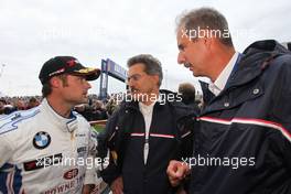 06.09.2009 Oschersleben, Germany, Andy Priaulx (GBR), BMW Team UK, BMW 320si, Dr. Mario Theissen (GER), BMW Sauber F1 Team, BMW Motorsport and Dr. Klaus Draeger (head of development BMW Group) - WTCC, Germany, Oschersleben, Rd. 17-18