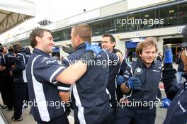 06.09.2009 Oschersleben, Germany, Andy Priaulx's mechanics celebrate the win - WTCC, Germany, Oschersleben, Rd. 17-18