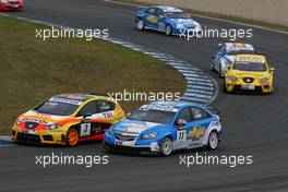 06.09.2009 Oschersleben, Germany, Rickard Rydell (SWE), SEAT Sport, SEAT Leon 2.0 TDI and Robert Huff (GBR), Chevrolet, Chevrolet Cruze - WTCC, Germany, Oschersleben, Rd. 17-18