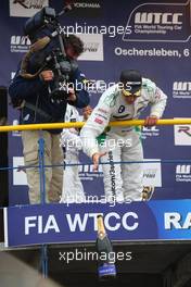 06.09.2009 Oschersleben, Germany, Augusto Farfus (BRA), BMW Team Germany, BMW 320si on the podium - WTCC, Germany, Oschersleben, Rd. 17-18