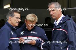 05.09.2009 Oschersleben, Germany, Dr. Mario Theissen (GER), BMW Sauber F1 Team, BMW Motorsport Director, Ingo Lehbrink (BMW Press) and Dr. Klaus Draeger - WTCC, Germany, Oschersleben, Rd. 17-18