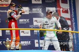 06.09.2009 Oschersleben, Germany, Tom Coronel (NED), SUNRED Engineering, SEAT Leon 2.0 and Augusto Farfus (BRA), BMW Team Germany, BMW 320si on the podium - WTCC, Germany, Oschersleben, Rd. 17-18