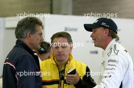 31.07. - 01.08.2010 Spa, Belgium, Mario Theissen (GER), head of Motorsport BMW talks with Uwe Alzen (GER), BMW Motorsport, BMW M3 - FIA GT - 24 hours of Spa