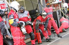 31.07. - 01.08.2010 Spa, Belgium, Audi crew waits for pitstop - FIA GT - 24 hours of Spa