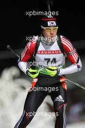 02.12.2010, Oestersund, Sweden (SWE): Je-Uk Jun (KOR) - IBU world cup biathlon, individual men, Oestersund (SWE). www.xpb.cc. © Manzoni/xpb.cc. Every downloaded picture is fee-liable.