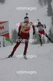 10.12.2010, Hochfilzen, Austria (AUT): Emil Hegle Svendsen (NOR), Madshus, Rottefella, Swix, Odlo, leads Daniel Mesotitsch (AUT), Fischer, Rottefella, Leki - IBU world cup biathlon, sprint men, Hochfilzen (AUT). www.xpb.cc. © Manzoni/xpb.cc. Every downloaded picture is fee-liable.
