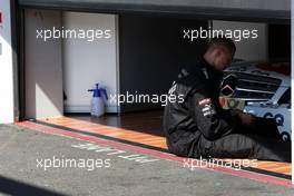 23.04.2010 Hockenheim, Germany,  Mercedes Benz mechanic - DTM 2010 at Hockenheimring, Hockenheim, Germany