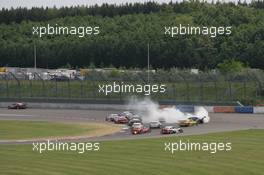 05.06.2010 Klettwitz, Germany,  Start of the Race, David Coulthard (GBR), Muecke Motorsport, AMG Mercedes C-Klasse had a crash with Timo Scheider (GER), Audi Sport Team Abt, Audi A4 DTM - DTM 2010 at Lausitzring / Eurospeedway Lausitz, Germany