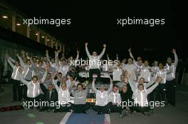 28.11.2010 Shanghai, China,  Champion 2010 Paul di Resta (GBR), Team HWA AMG Mercedes, AMG Mercedes C-Klasse celebrate with his Team - DTM 2010 at Hockenheimring