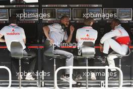 26.03.2010 Melbourne, Australia,  Martin Whitmarsh (GBR), McLaren, Chief Executive Officer, Lewis Hamilton (GBR), McLaren Mercedes - Formula 1 World Championship, Rd 2, Australian Grand Prix, Friday Practice