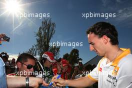 26.03.2010 Melbourne, Australia,  Robert Kubica (POL), Renault F1 Team, Signing autographs,  - Formula 1 World Championship, Rd 2, Australian Grand Prix, Friday