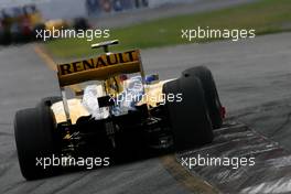 26.03.2010 Melbourne, Australia,  Vitaly Petrov (RUS), Renault F1 Team  - Formula 1 World Championship, Rd 2, Australian Grand Prix, Friday Practice