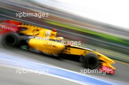 26.03.2010 Melbourne, Australia,  Robert Kubica (POL), Renault F1 Team  - Formula 1 World Championship, Rd 2, Australian Grand Prix, Friday Practice