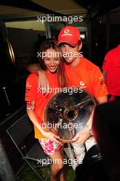 28.03.2010 Melbourne, Australia,  Jessica Michibata (JPN) and Jenson Button (GBR), McLaren Mercedes - Formula 1 World Championship, Rd 2, Australian Grand Prix, Sunday Podium