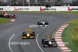 28.03.2010 Melbourne, Australia,  Mark Webber (AUS), Red Bull Racing, RB6, Robert Kubica (POL), Renault F1 Team, R30 - Formula 1 World Championship, Rd 2, Australian Grand Prix, Sunday Race