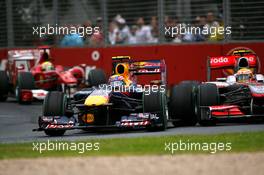 28.03.2010 Melbourne, Australia,  Mark Webber (AUS), Red Bull Racing and Lewis Hamilton (GBR), McLaren Mercedes  - Formula 1 World Championship, Rd 2, Australian Grand Prix, Sunday Race