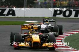 28.03.2010 Melbourne, Australia,  Robert Kubica (POL), Renault F1 Team, R30 leads Nico Rosberg (GER), Mercedes GP Petronas, W01 - Formula 1 World Championship, Rd 2, Australian Grand Prix, Sunday Race