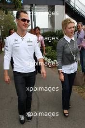 28.03.2010 Melbourne, Australia,  Michael Schumacher (GER), Mercedes GP Petronas, Corina Schumacher (GER), Corinna, Wife of Michael Schumacher - Formula 1 World Championship, Rd 2, Australian Grand Prix, Sunday