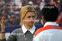 28.03.2010 Melbourne, Australia,  Corina Schumacher (GER), Corinna, Wife of Michael Schumacher and Balbir Singh (ex. Pysio of M. Schumacher) - Formula 1 World Championship, Rd 2, Australian Grand Prix, Sunday