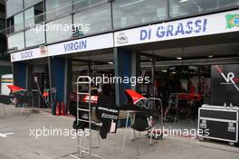 24.03.2010 Melbourne, Australia,  Race preperations, The garage of Virgin Racing - Formula 1 World Championship, Rd 2, Australian Grand Prix, Wednesday