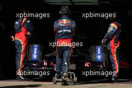 26.02.2010 Barcelona, Spain,  Scuderia Toro Rosso atmosphere - Formula 1 Testing, Barcelona