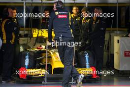 27.02.2010 Barcelona, Spain,  Vitaly Petrov (RUS), Renault F1 Team  - Formula 1 Testing, Barcelona