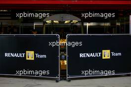 25.02.2010 Barcelona, Spain,  Renault F1 Team atmosphere - Formula 1 Testing, Barcelona