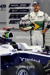27.08.2010 Spa, Belgium,  Rubens Barrichello (BRA), Williams F1 Team, celebrates his 300th GP - Formula 1 World Championship, Rd 13, Belgium Grand Prix, Friday