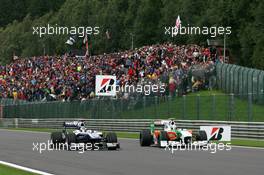 29.08.2010 Spa, Belgium,  Vitantonio Liuzzi (ITA), Force India F1 Team, Rubens Barrichello (BRA), Williams F1 Team - Formula 1 World Championship, Rd 13, Belgium Grand Prix, Sunday Race