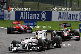 29.08.2010 Spa, Belgium,  Pedro de la Rosa (ESP), BMW Sauber F1 Team, C29 leads Sakon Yamamoto (JPN), Hispania Racing F1 Team HRT - Formula 1 World Championship, Rd 13, Belgium Grand Prix, Sunday Race