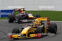 29.08.2010 Spa, Belgium,  Robert Kubica (POL), Renault F1 Team, R30 leads Mark Webber (AUS), Red Bull Racing, RB6 - Formula 1 World Championship, Rd 13, Belgium Grand Prix, Sunday Race