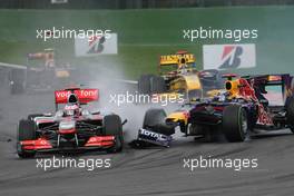 29.08.2010 Spa, Belgium,  Jenson Button (GBR), McLaren Mercedes and Sebastian Vettel (GER), Red Bull Racing, accident  - Formula 1 World Championship, Rd 13, Belgium Grand Prix, Sunday Race